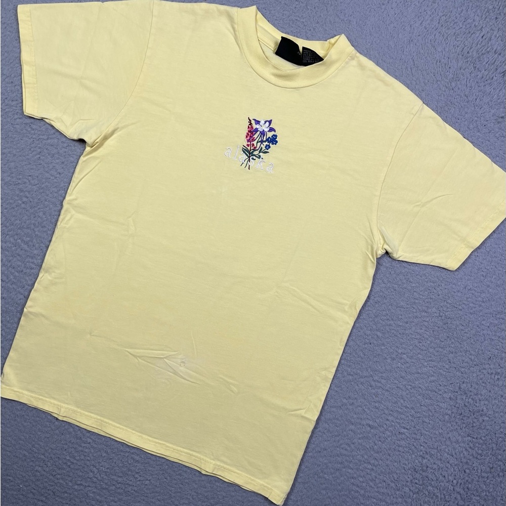 Vintage y2k Alaska flowers embroidered‎ T-shirt